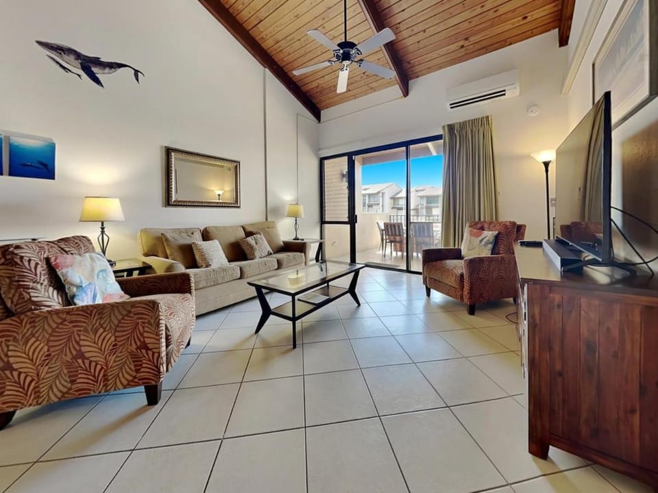 TV and multimedia, Balcony/Terrace, Living room, Seating area, furniture, air conditioner