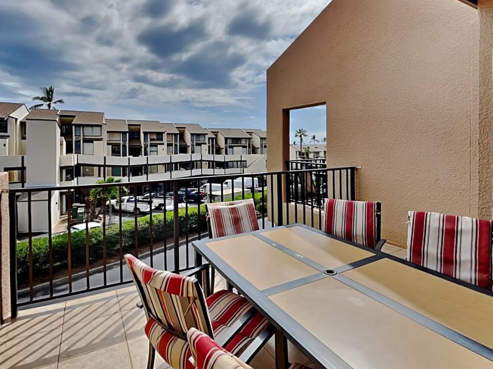Balcony/Terrace, Seating area, Dining area, furniture