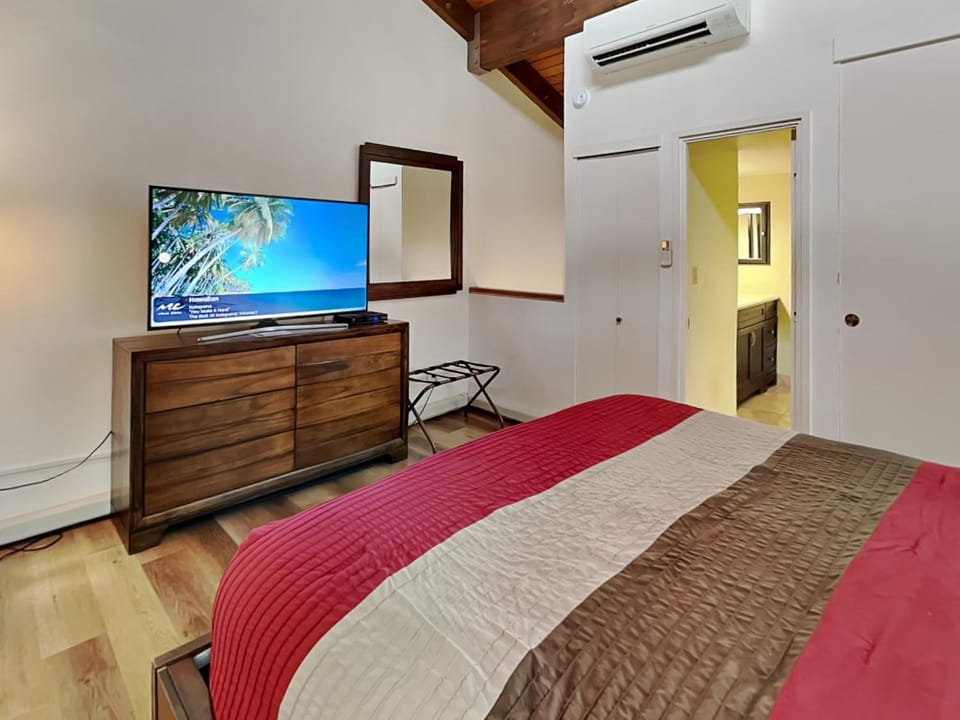Bed, TV and multimedia, Bedroom, furniture, air conditioner