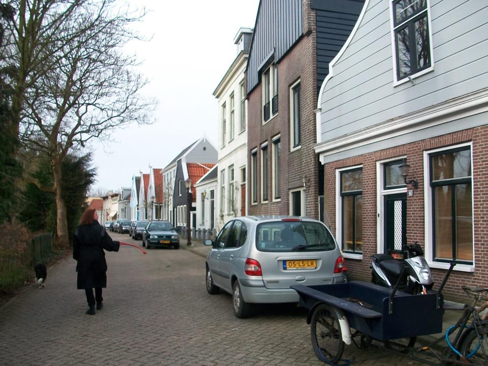 Property building, Neighbourhood, Street view, Location, Parking
