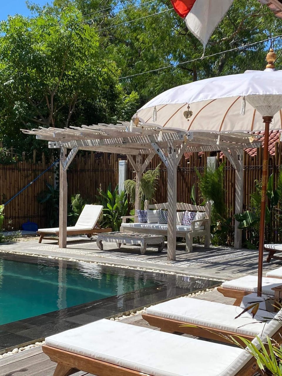 Property building, Decorative detail, Swimming pool
