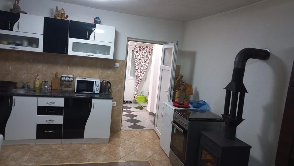 Kitchen or kitchenette, minibar, pet friendly, toaster