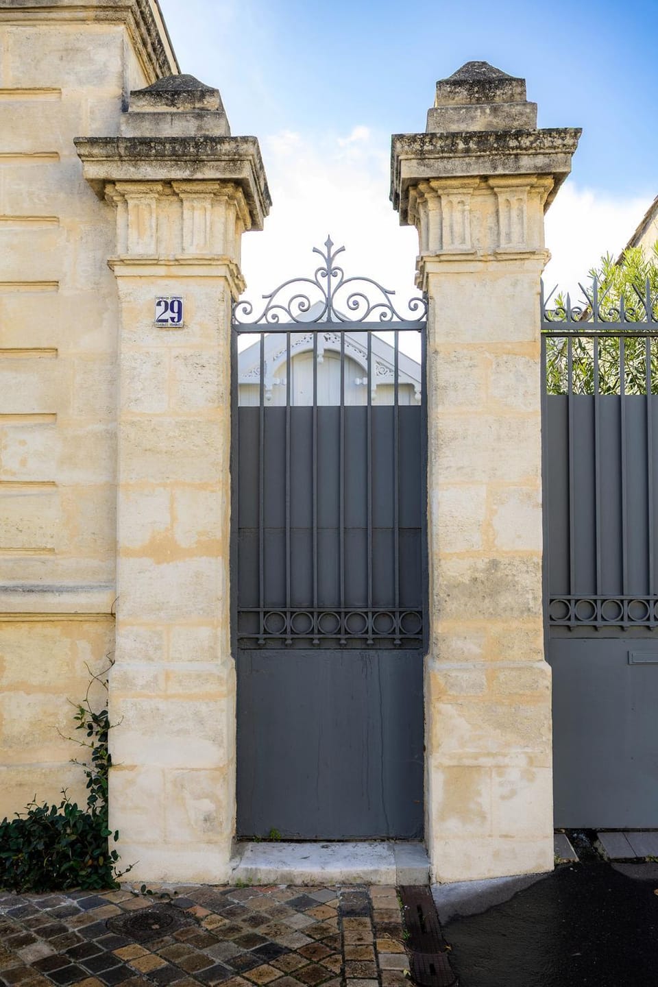 Facade/entrance