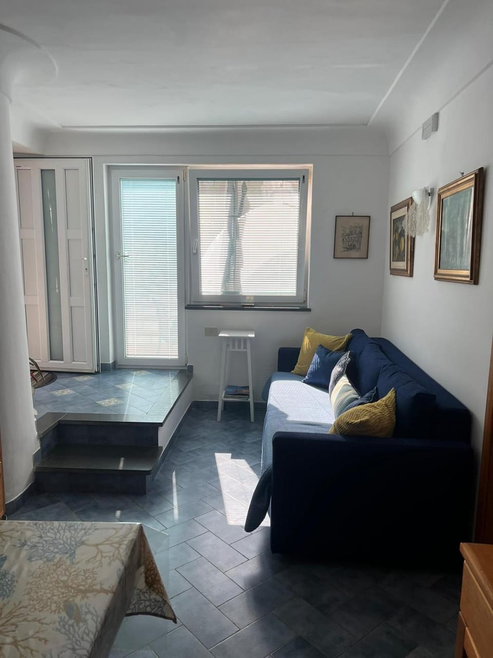 Bed, Living room, Photo of the whole room, Seating area, Bedroom