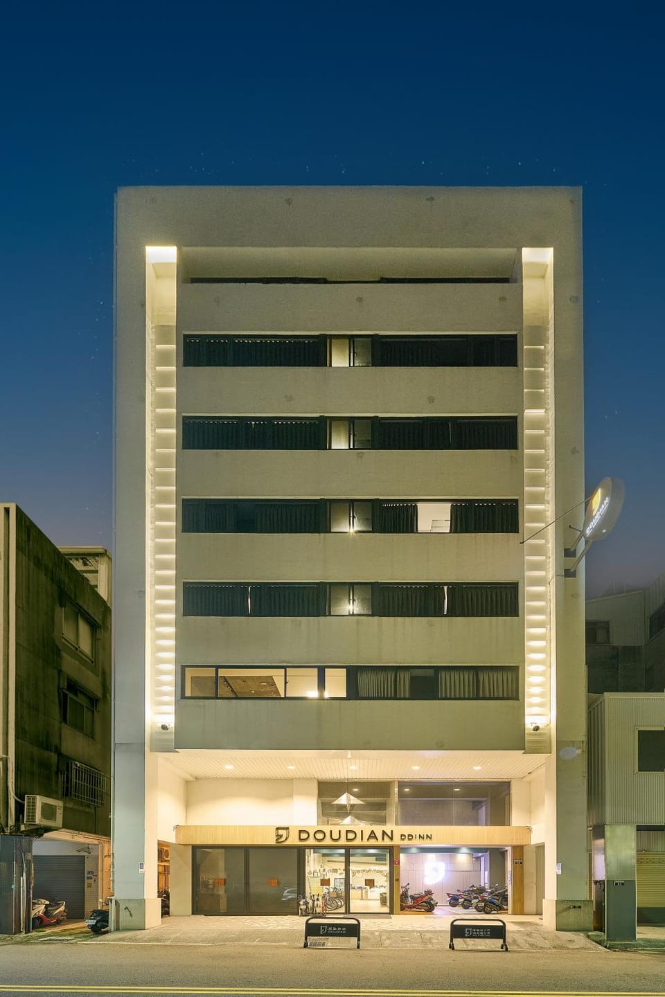 Property building, Location