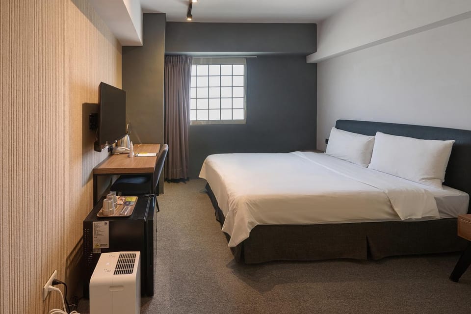 Bed, TV and multimedia, Bedroom, air conditioner