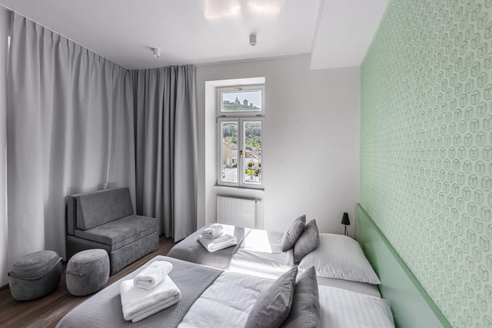 Bed, Living room, Photo of the whole room, Seating area, Bedroom, towels