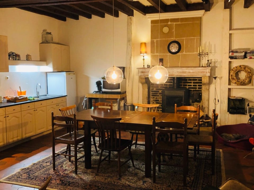 Kitchen or kitchenette, Dining area