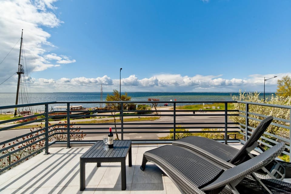 Day, Natural landscape, View (from property/room), Balcony/Terrace, Beach, Sea view, sunbed