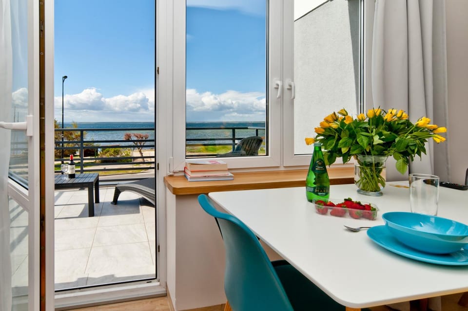 Day, Natural landscape, View (from property/room), Balcony/Terrace, Dining area, Beach, Sea view, sunbed