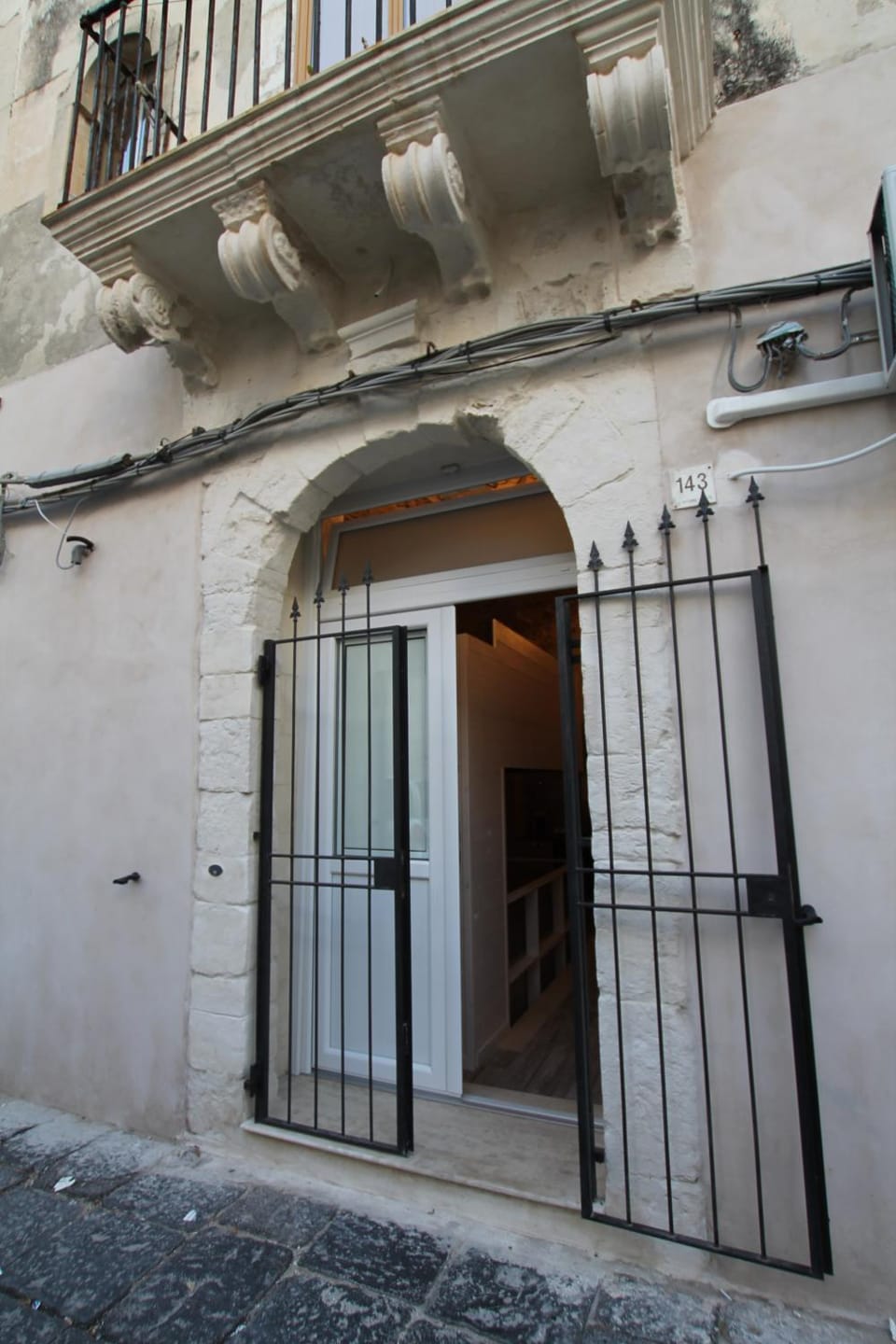 Property building, Facade/entrance