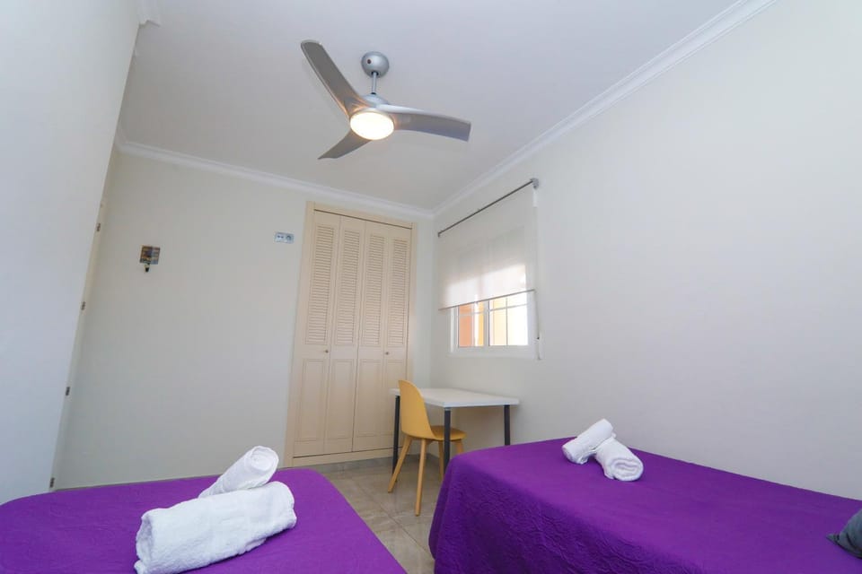 Bed, Photo of the whole room, towels