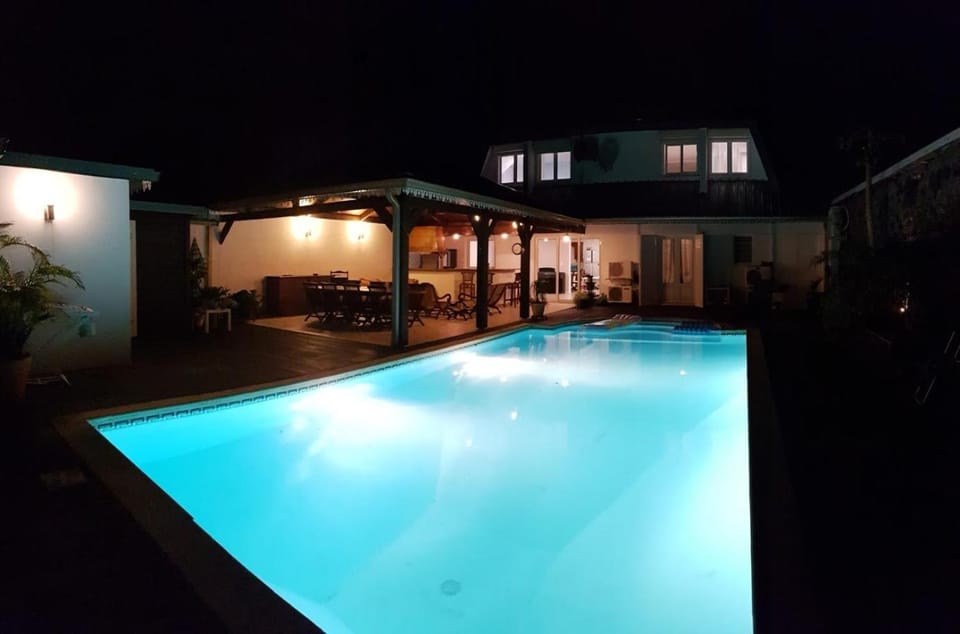 Property building, Pool view, Swimming pool, Swimming pool, Inner courtyard view