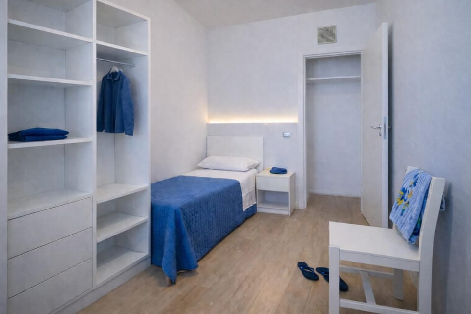 Bed, Bedroom, towels, wardrobe