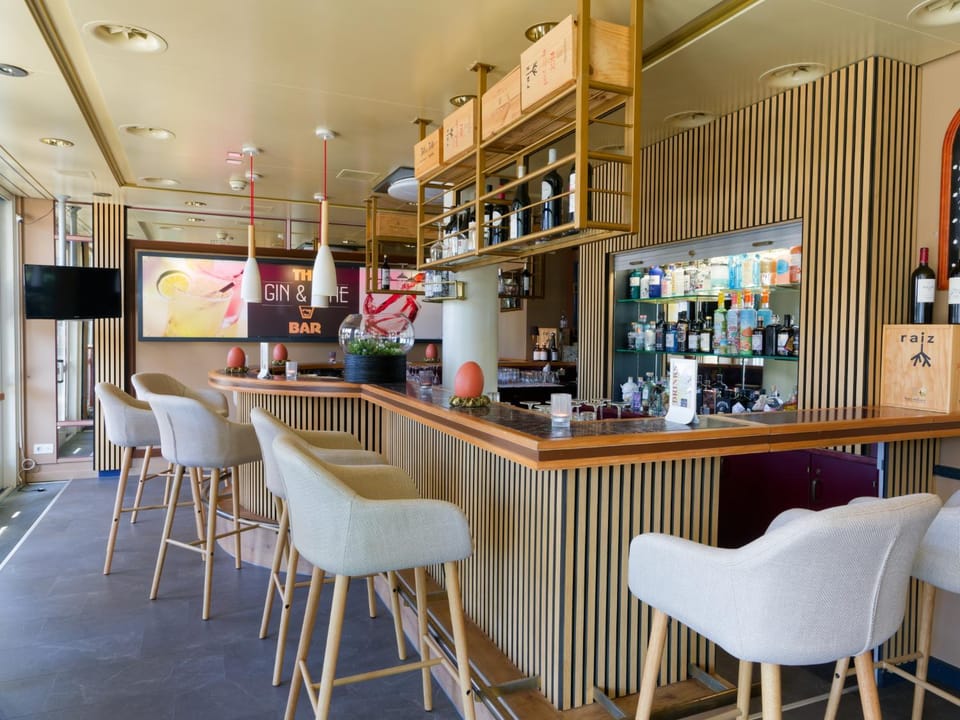 Lounge or bar