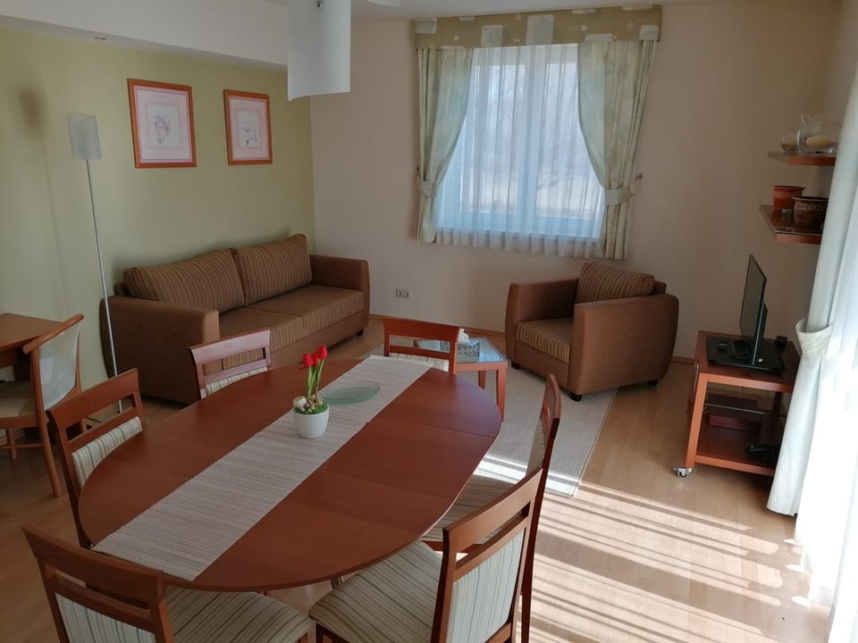 Living room, Dining area