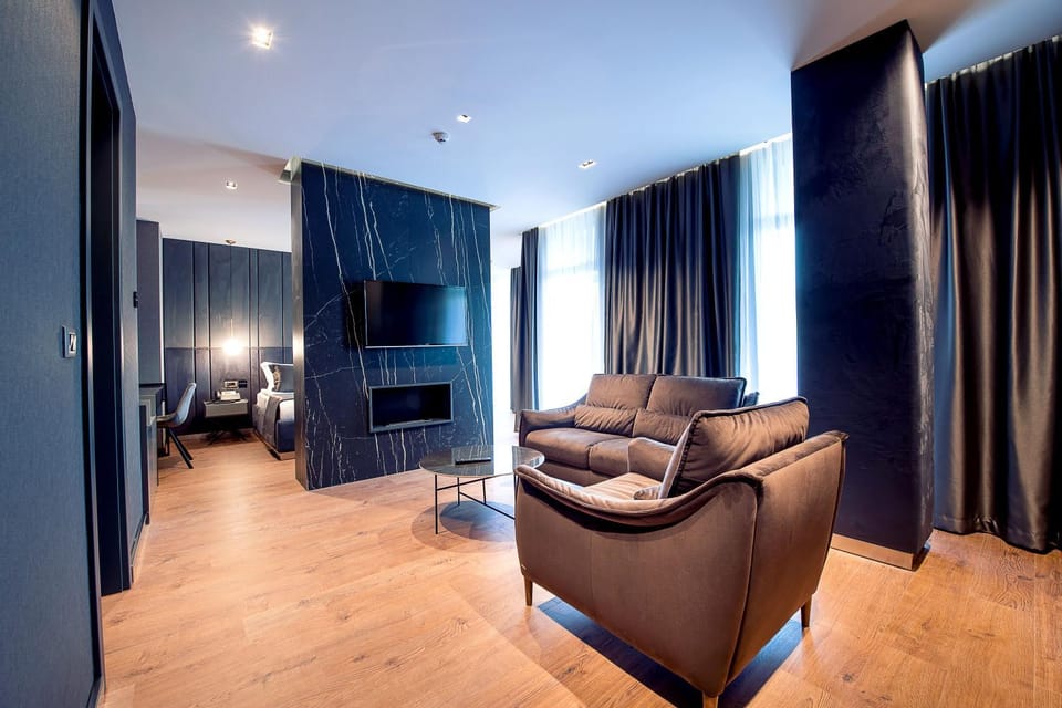 TV and multimedia, Photo of the whole room, Seating area