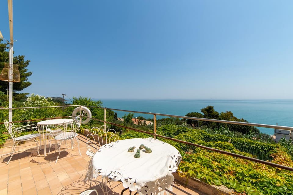 Property building, Balcony/Terrace, Sea view, Breakfast
