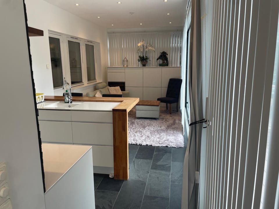 Kitchen or kitchenette, Living room, Seating area