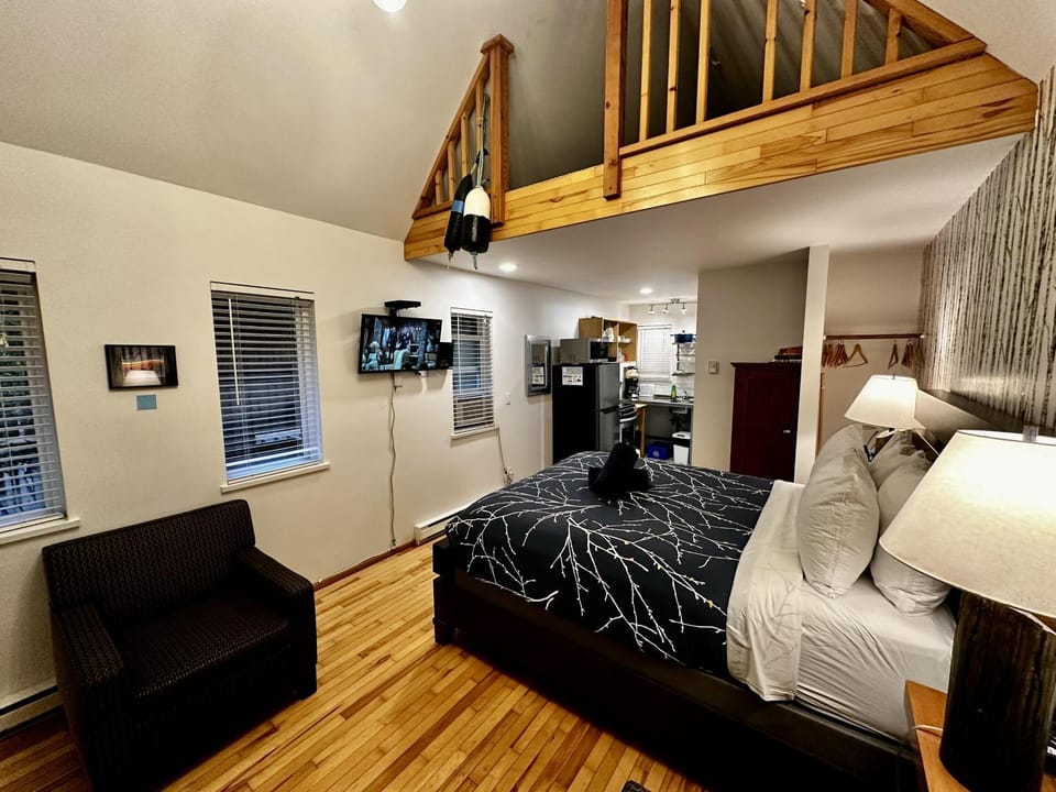 Cozy Cabin Near Walking Trails And Beaches! Cabin in Ucluelet