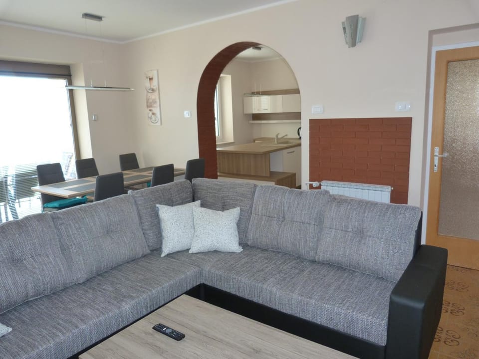 Seating area, Dining area