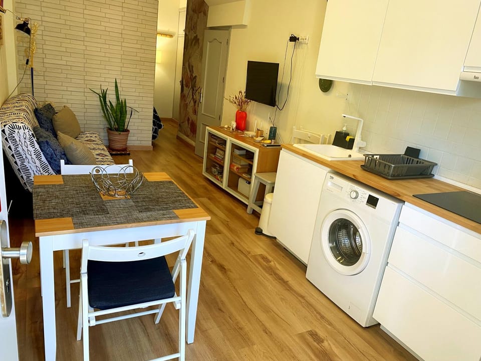 TV and multimedia, Kitchen or kitchenette, Seating area, Dining area, washing machine