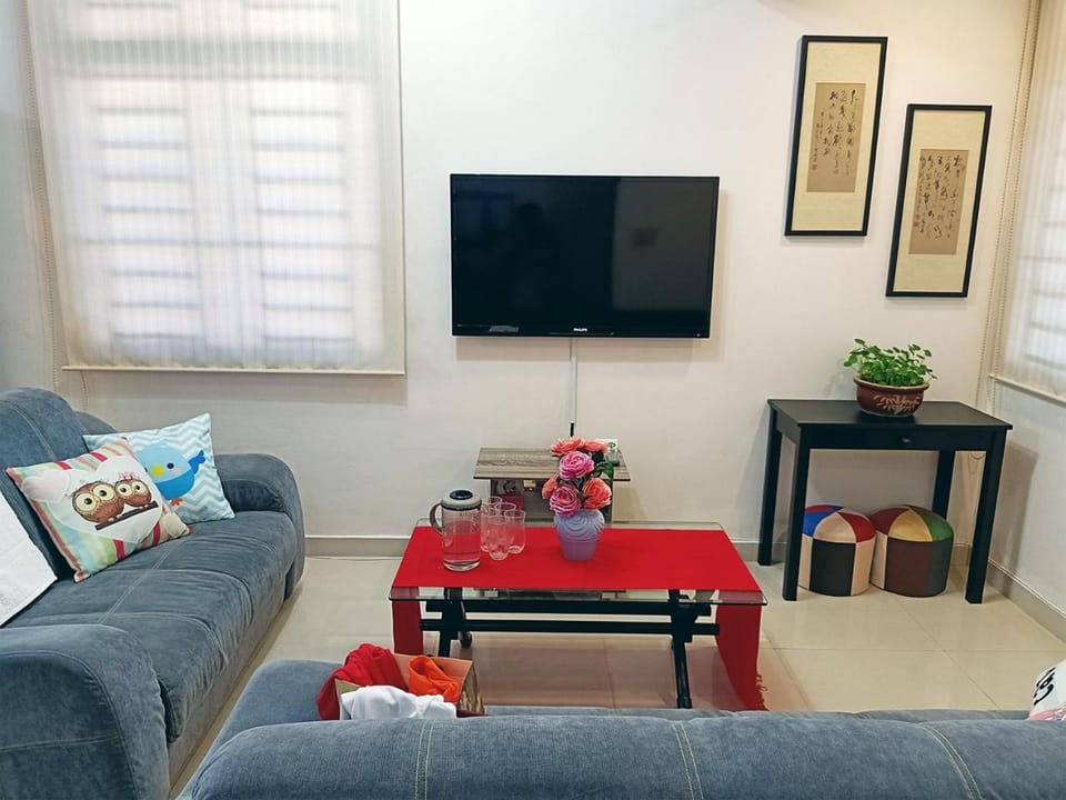 Communal lounge/ TV room, Day, Summer, Living room, On site