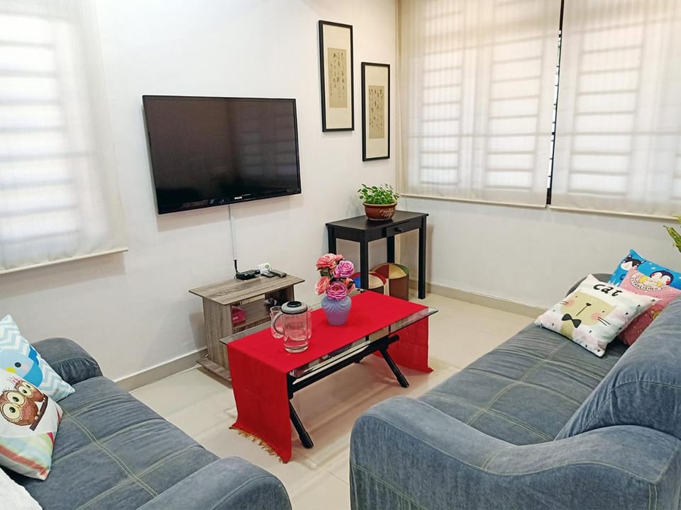 Communal lounge/ TV room, Day, Summer, Living room, On site