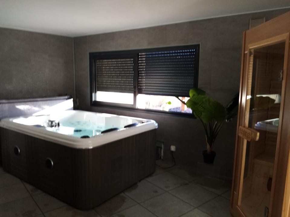 Hot Tub, Spa and wellness centre/facilities