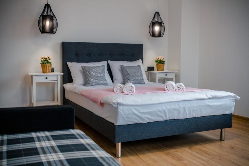 Bed, Photo of the whole room, towels