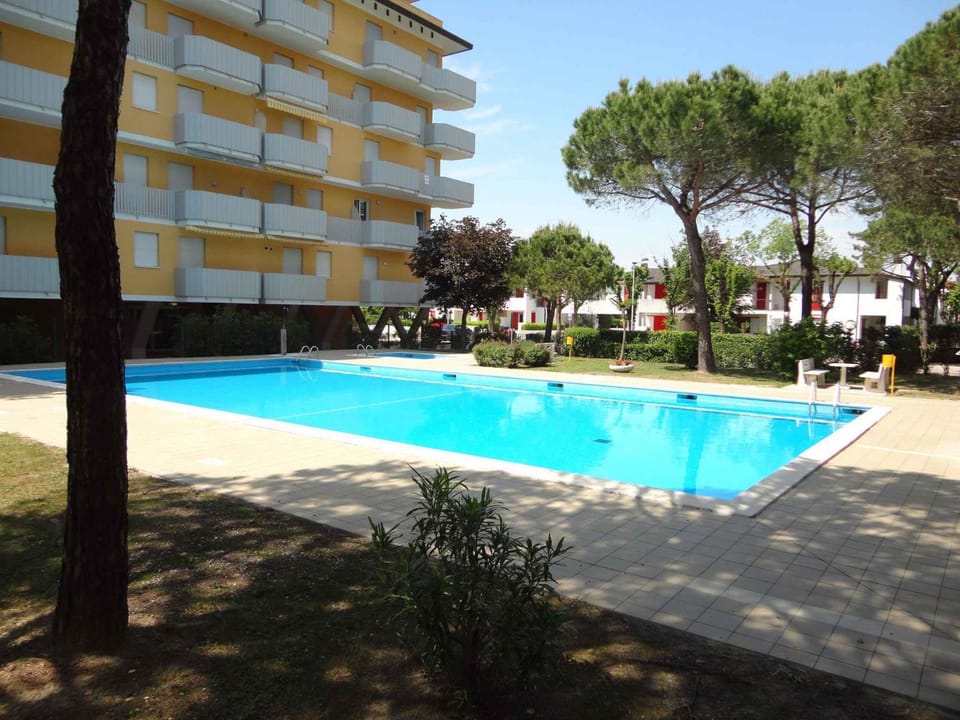 Nearby landmark, Summer, Garden, Swimming pool