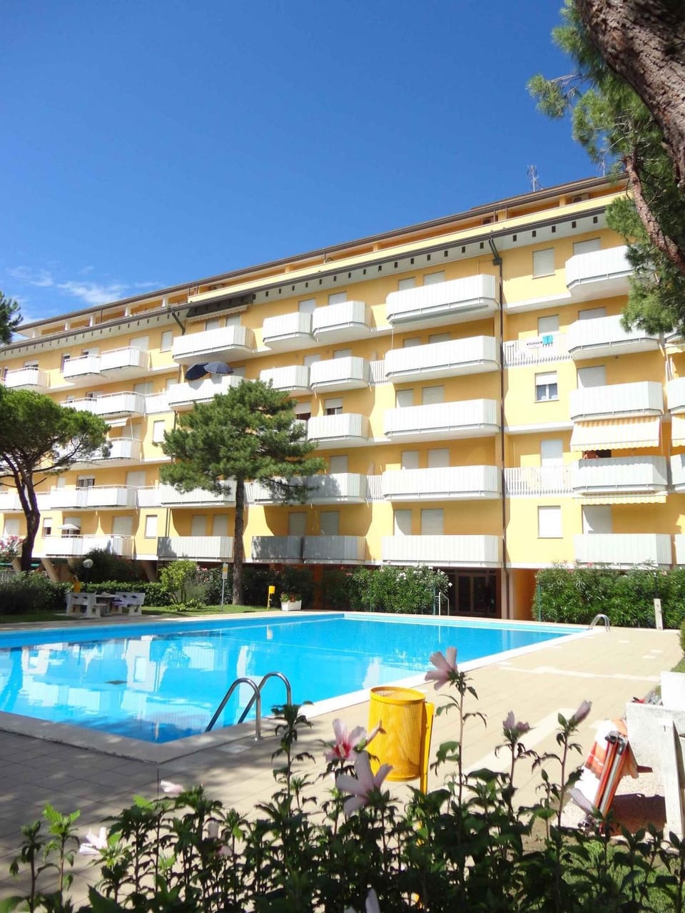 Property building, Summer, Swimming pool