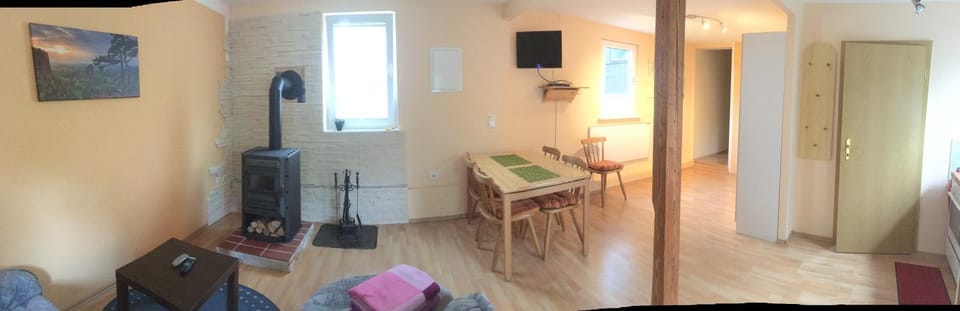 TV and multimedia, Living room, Photo of the whole room, Seating area, Dining area