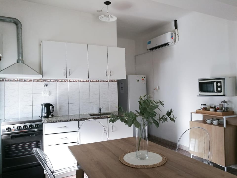Kitchen or kitchenette, Dining area, air conditioner