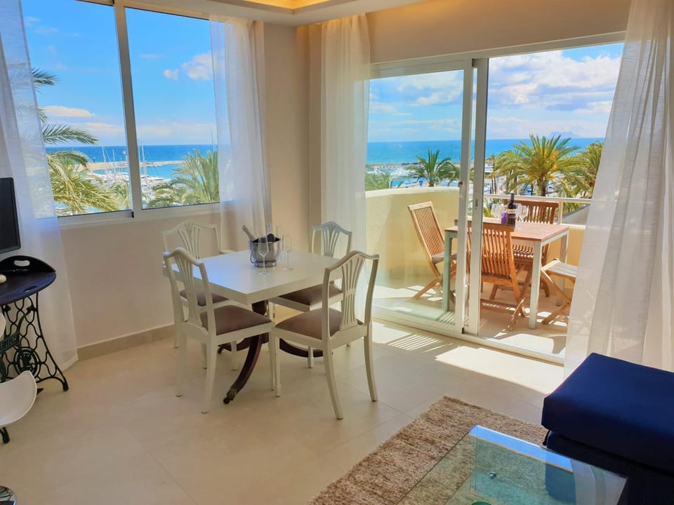 FANTASTIC APARTMENT IN FRONT OF THE SEA & MARINA Apartment in Estepona