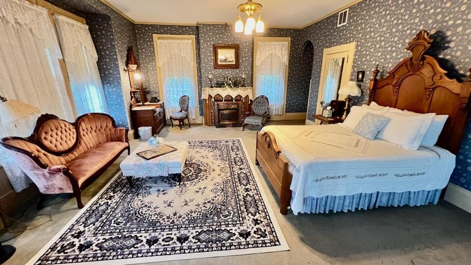 The Hancock House Bed & Breakfast Inn Bed and Breakfast in Dubuque