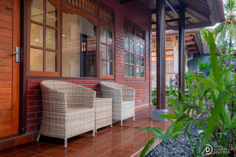 Property building, Garden, Balcony/Terrace, Seating area, Garden view