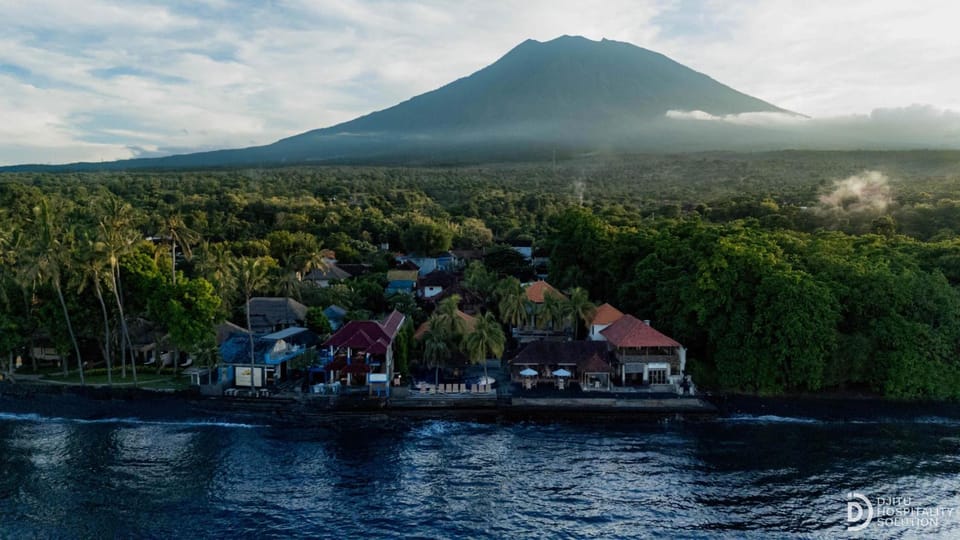 Property building, Nearby landmark, Day, Bird's eye view, Mountain view, Sea view