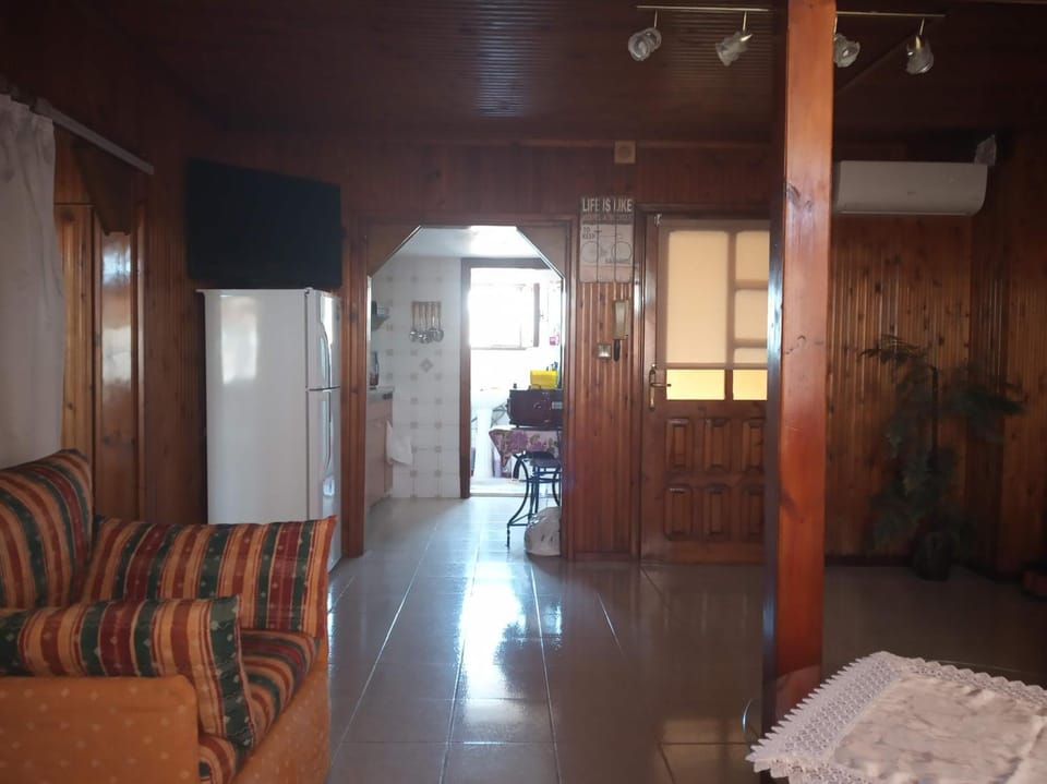 Nightclub / DJ, Living room, Seating area