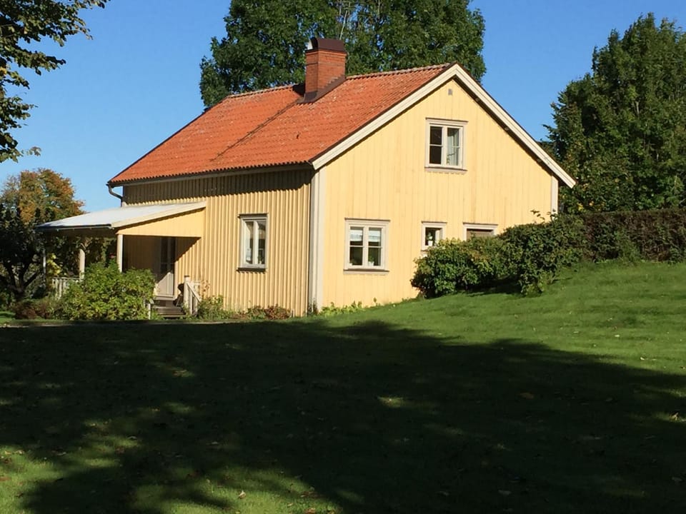 Property building, Day, Garden, Garden view
