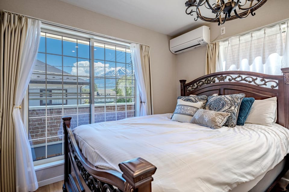 Bed, Photo of the whole room, Bedroom, Mountain view