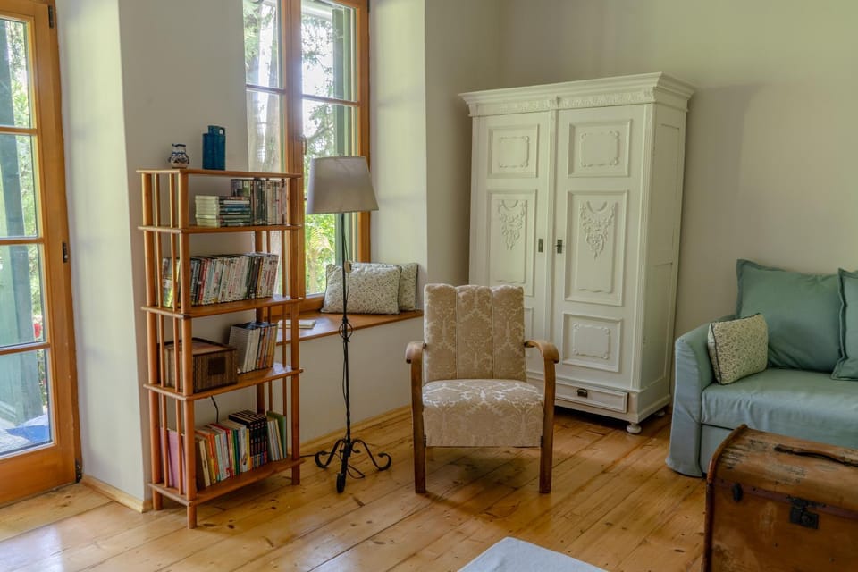 Library, Living room, Seating area