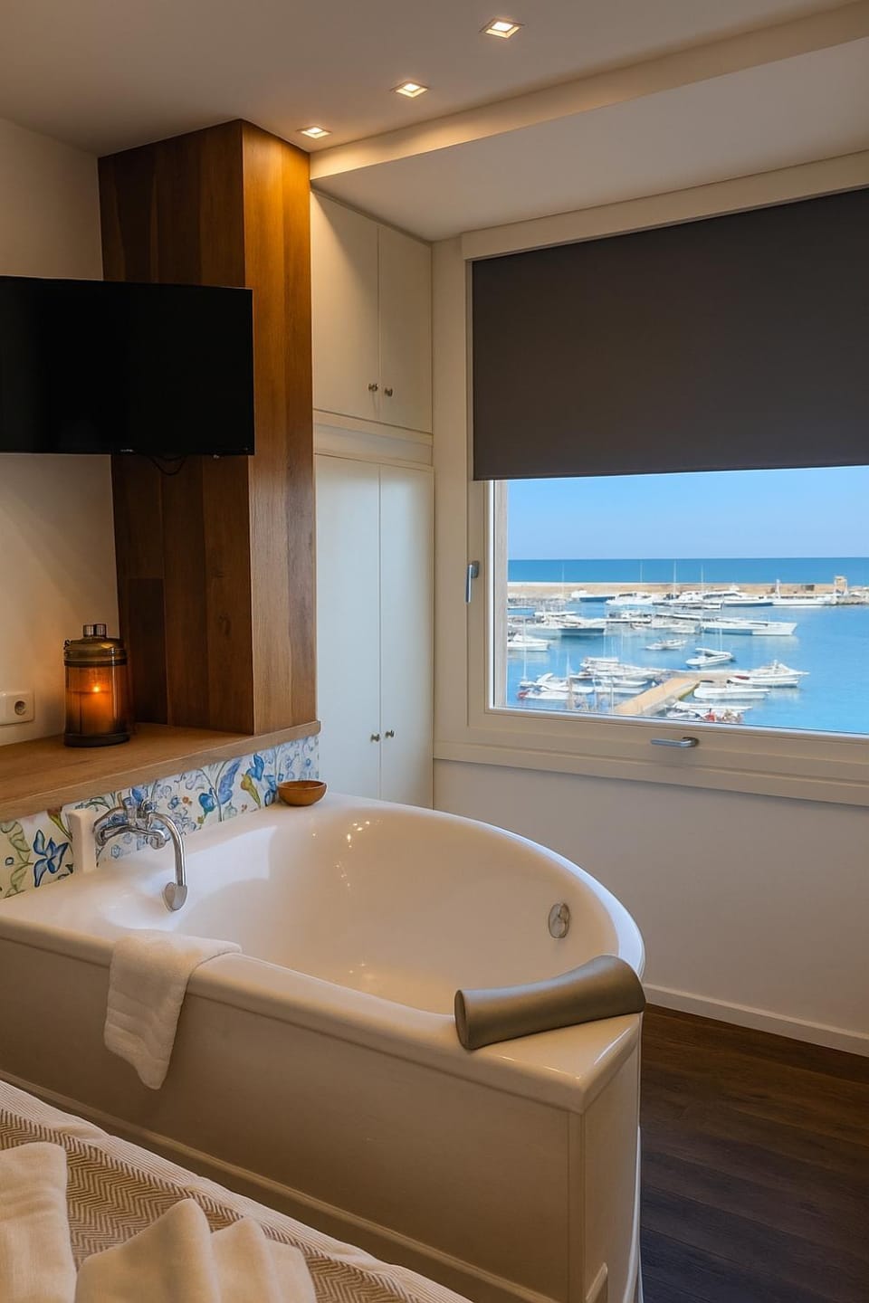 Bed, TV and multimedia, Photo of the whole room, Bedroom, Sea view, Bath