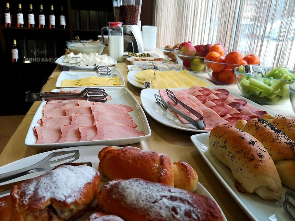 Food and drinks, On site, Food, Breakfast, Continental breakfast, Buffet breakfast