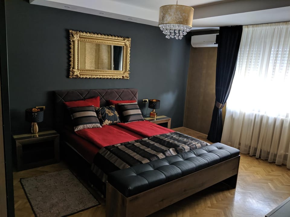 Golden Mirror Apartment Apartment in Novi Sad