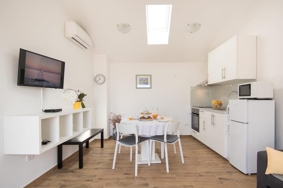 TV and multimedia, Kitchen or kitchenette