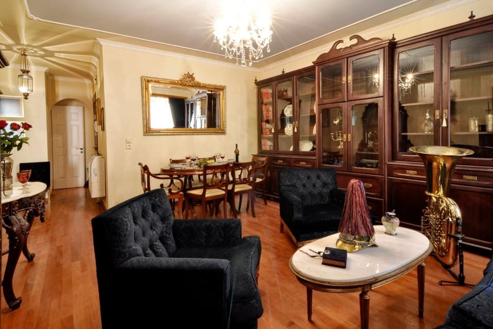 Living room, Seating area
