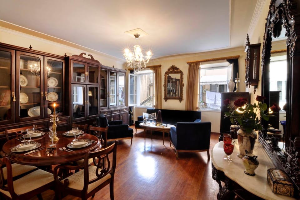 Living room, Seating area, Dining area