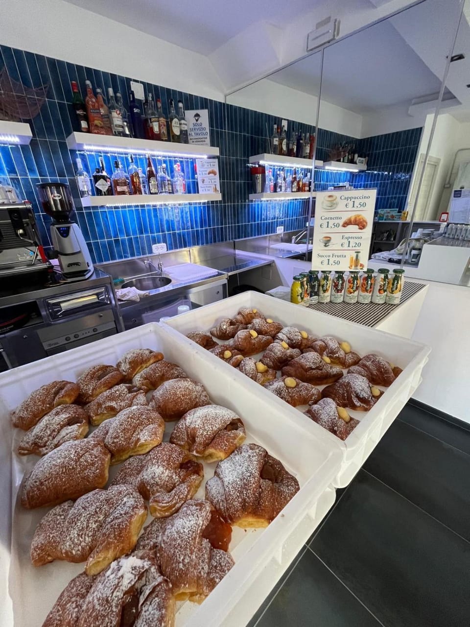 Lounge or bar, Breakfast