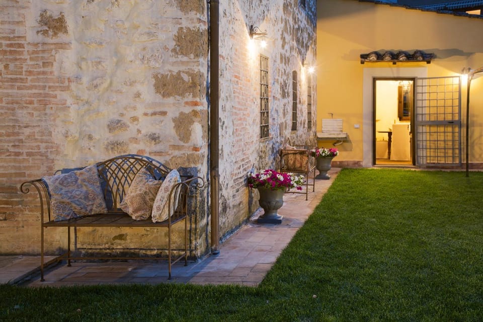 Facade/entrance, Garden, Seating area